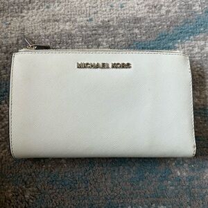 Michael Kors Light Cream Wallet